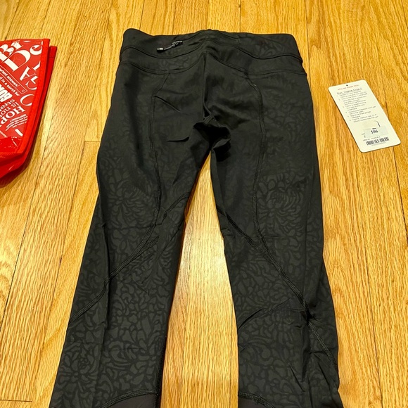 Lululemon run inspire crop II size 2 - special edition rare embossed camo print - Picture 6 of 9